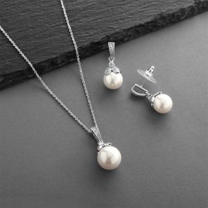 Ensemble collier et boucles d'oreilles