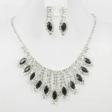 collier pierres et strass