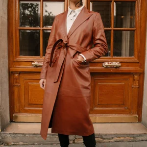 Le long trench en cuir