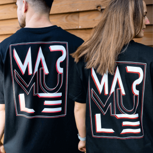 T-shirt Oversize unisexe “Red Trouble”