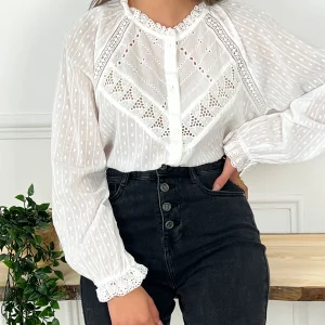 Chemise avec broderie : Leava